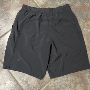 Like new Mens black Lululemon shorts with liner